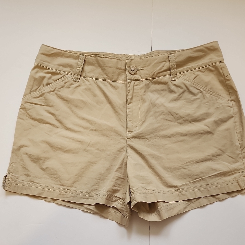 Women's Columbia Tan Shorts Size 4/L